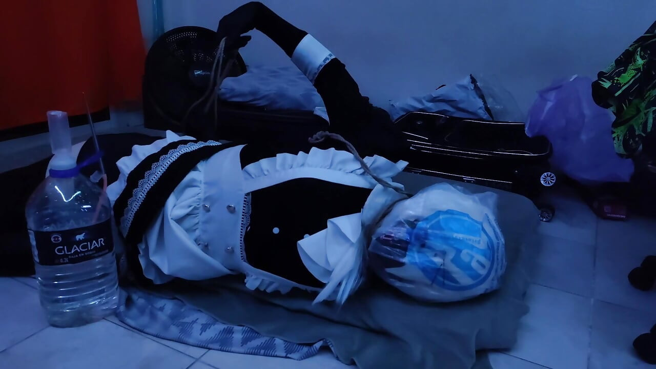 Kigurumi szobalány kötözés, nehéz lélegzetvétel