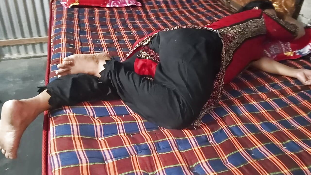 Η θεία Desi Bangla με την πρώτη φορά