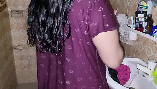 It's so much fun to take a bath alone in the bathroom.