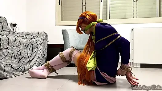Bağlı Damsel Daphne Blake