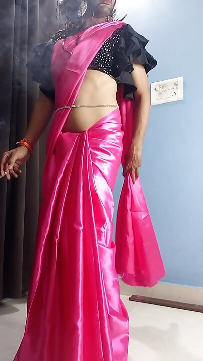 Wunderschöner satin-rosa sari und satin-peticot