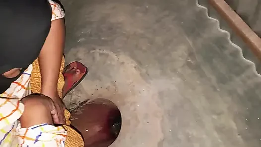 Seksi rumah sendirian pertama kali desi