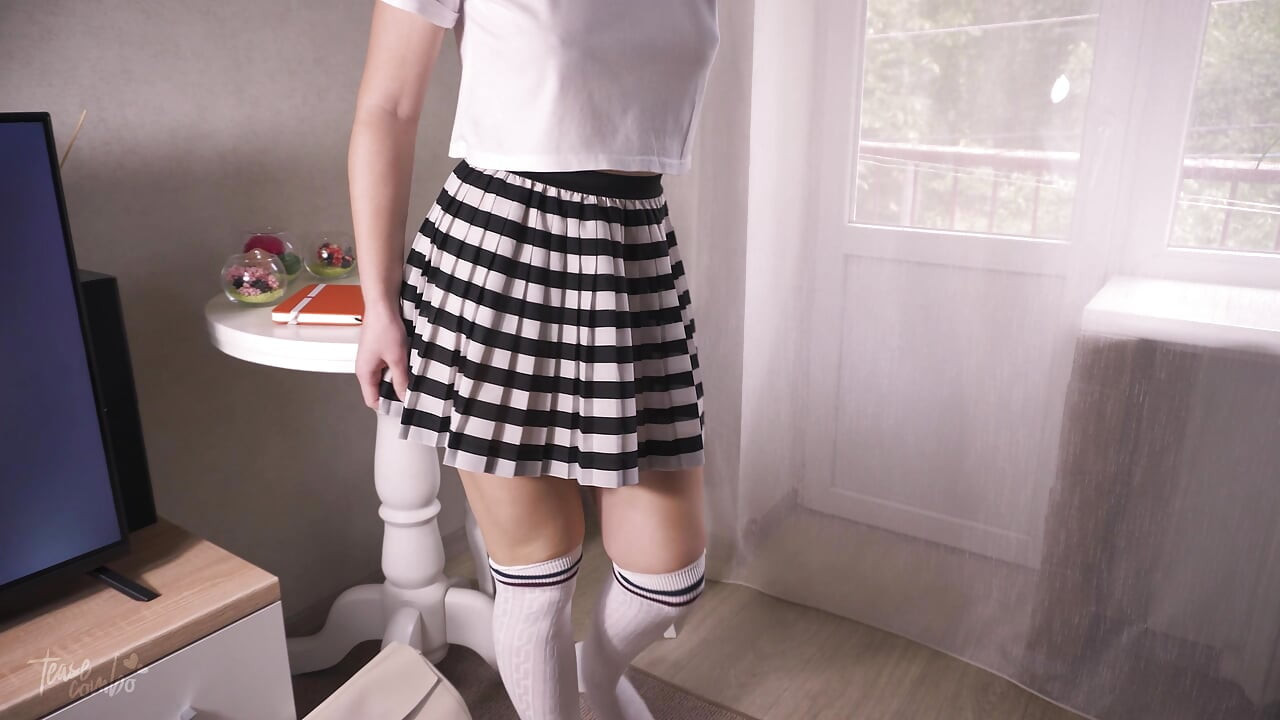 Japanese Girl Flashing White Panty Cameltoe Upskrt