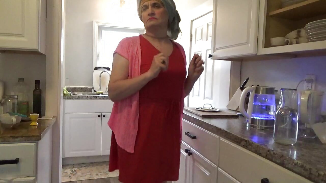 Old housewife Serge Ave-Lusin. 2026fb
