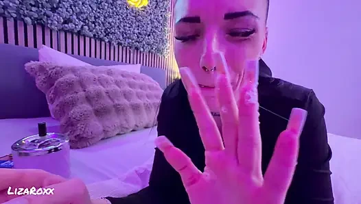 Застукал меня за курением... Превратился в грязный минет в видео от первого лица