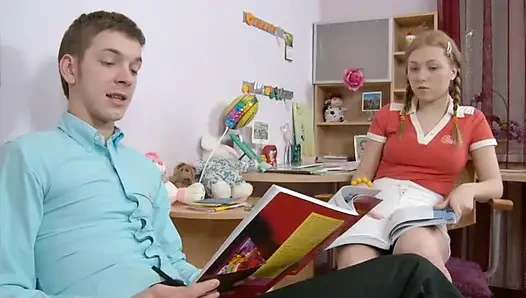 Masum yüzünün seni kandırmasına izin verme o küçük bir sürtük ve her şeyi yapar