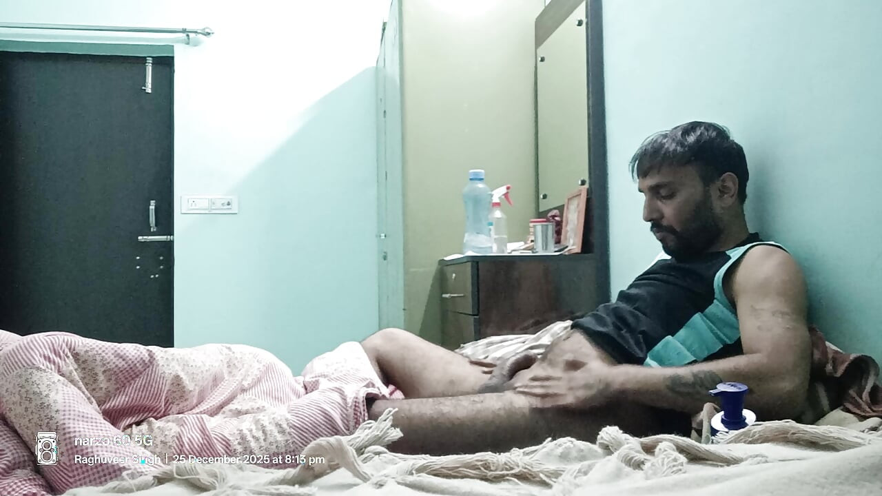 หนุ่มอินเดีย Rajasthani ชาย desi อินเดียสนุกกับการอาบน้ําและช่วยตัวเอง