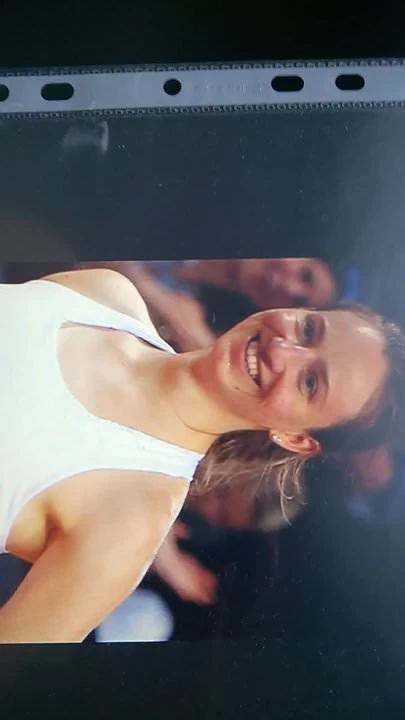 Mona Barthel tribue