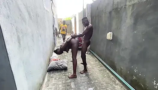 Der typ fickt wie ein tier