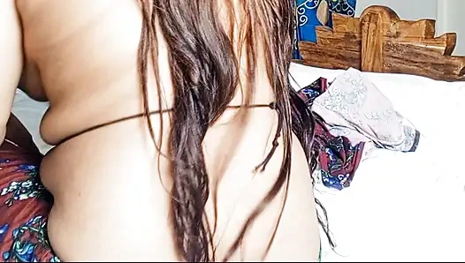 Невестка из деревни Bangladesi Надежда принесла мне сумку, взяла на вершину меня и трахнула меня.