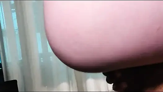 Erkek arkadaşım beni üniversitede bırakırken, öğretmenimle seks yapıyorum