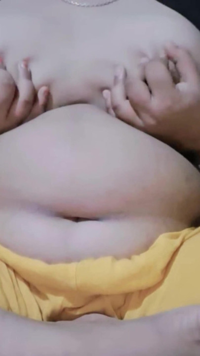 Stepsister-in-law Is Itching! There Is No One to Scratch the Itch! Sexy Hot Video