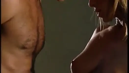 Сексуальную блондинку в черных чулках жестко трахнули раком