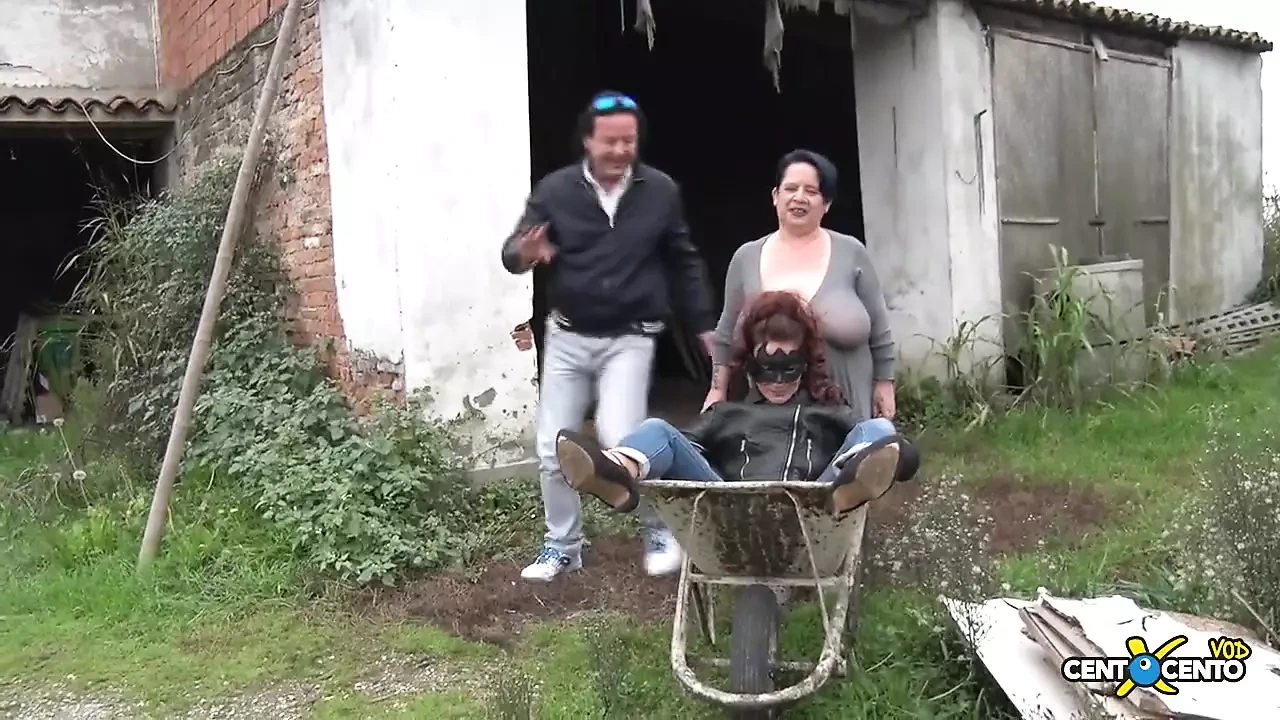 从白磨坊里，他射在饼干里