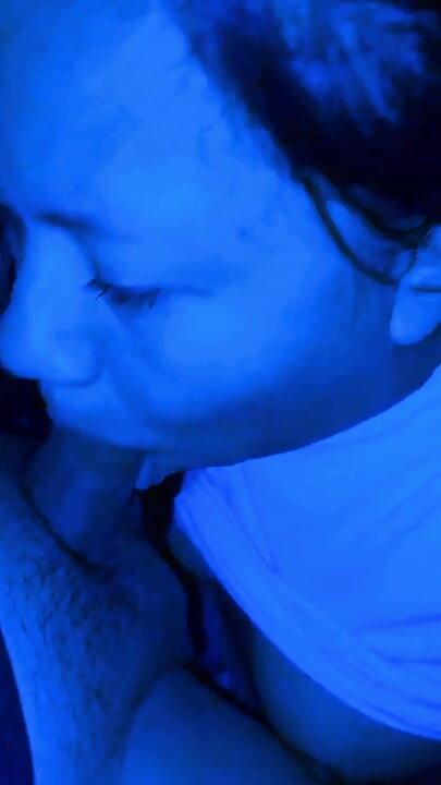 De vriend van mijn man komt klaar op mijn gezicht