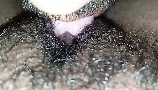 Die verschwitzte muschi des verheirateten Gläubigen nach dem gottesdienst lutschen