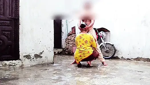Barsaat ke mausam mein chute lagwane ka Apne maja hai barsat ke mausam mein gand Marne ka apna Maja