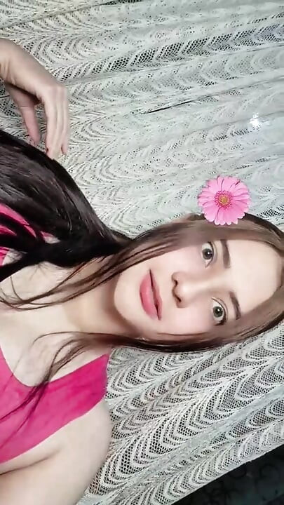 Chica colombiana  se masturba con su mejor amigo