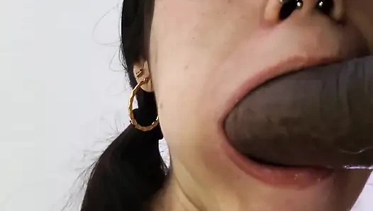 Aku memasukan semua kontolnya ke dalam mulutku dan minta semua spermanya menelan pejuhnya!