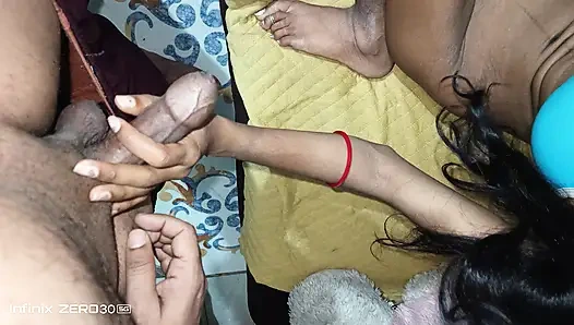 Desi bhabhi ki chudai ajanabi aadami ke sath