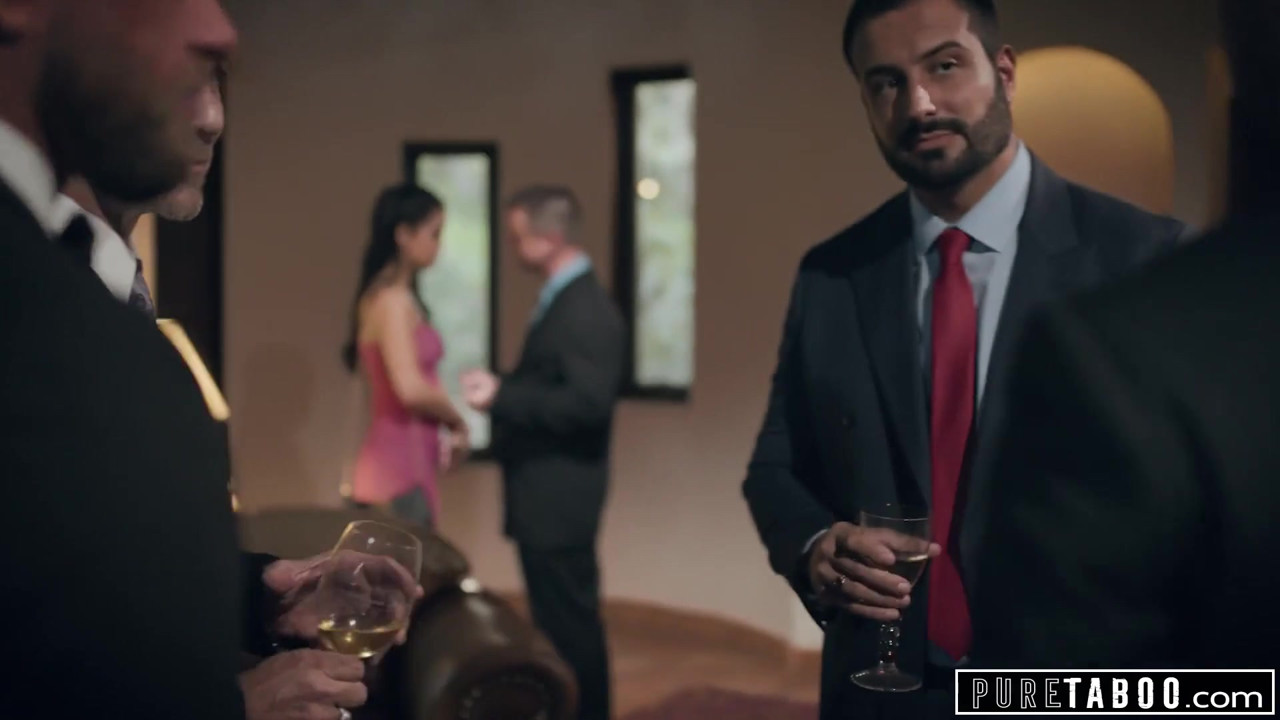 純粋なタブー痴女がビジネスマンに屈辱-公共ファック