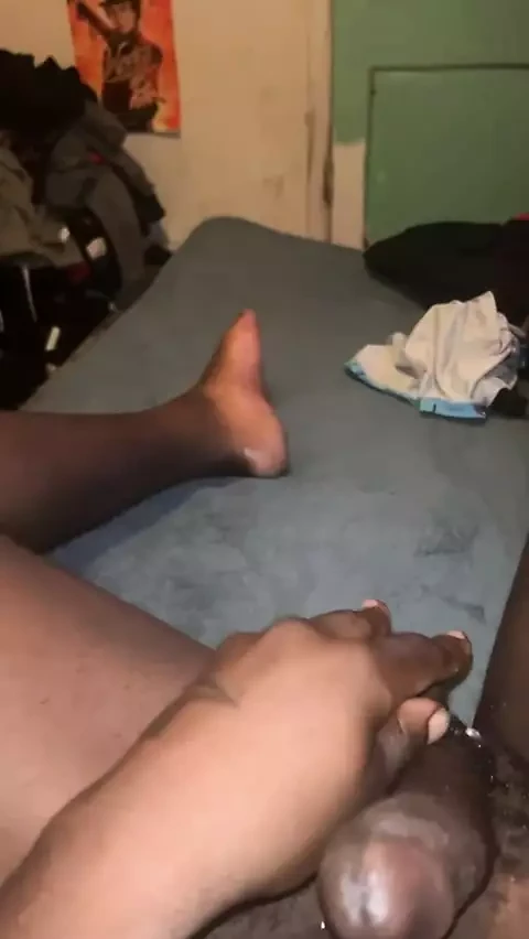 Un altro gioco con un anello sul cazzo in cui gemo & schiaffeggia e mi tonfo le palle