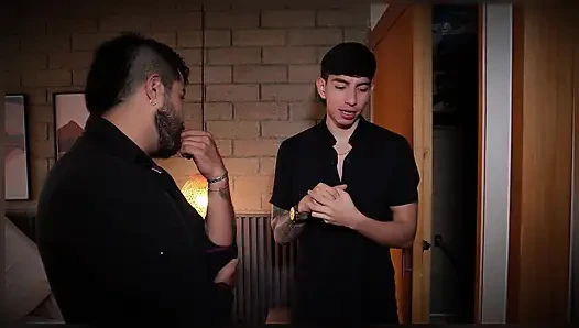 Yanlışlıkla arkadaşımın karısının en iyi arkadaşı gay gibi davranıyorum ve sonunda düğün gününde sikişiyoruz
