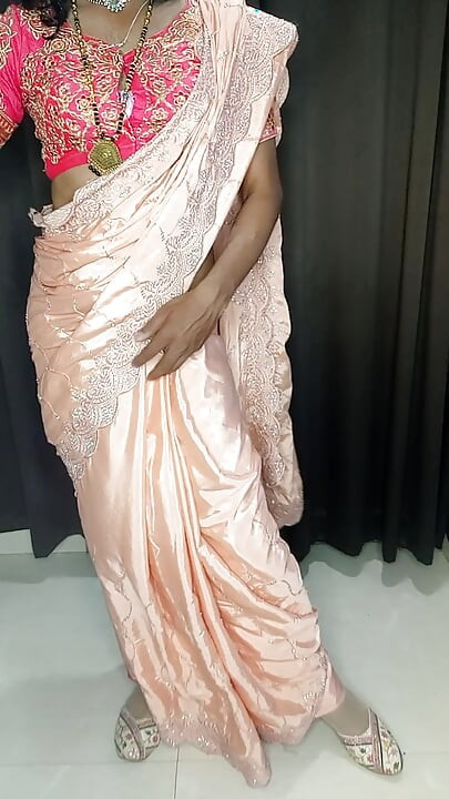 Stepmom looking so hot this saree and ass size