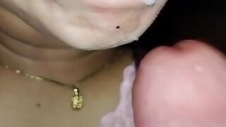 Mijn sexy vriendin eet mijn sperma