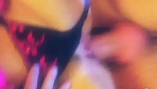 İki penis alan bir orospu