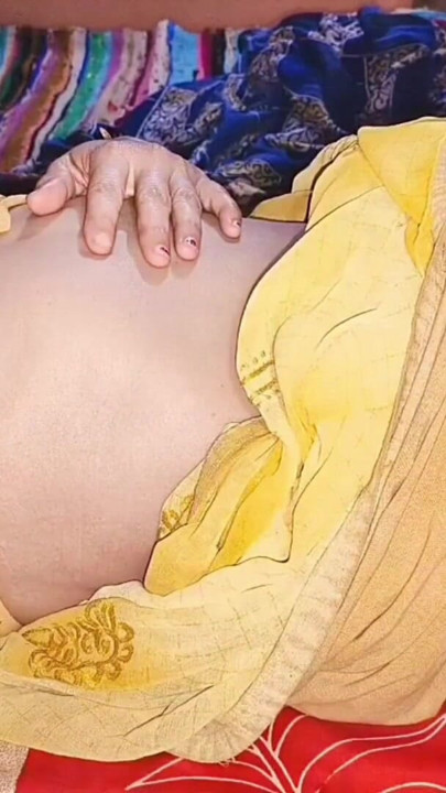 Η Janvi Bhabhi γαμήθηκε για πρώτη φορά από τον ετεροθαλή κουνιάδο της στην κρεβατοκάμαρά του | Κλιπ 1