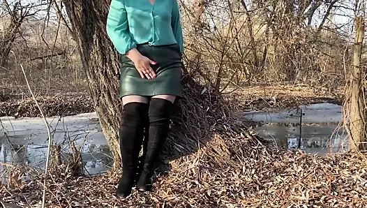 Ausgewachsene Masturbation im Freien