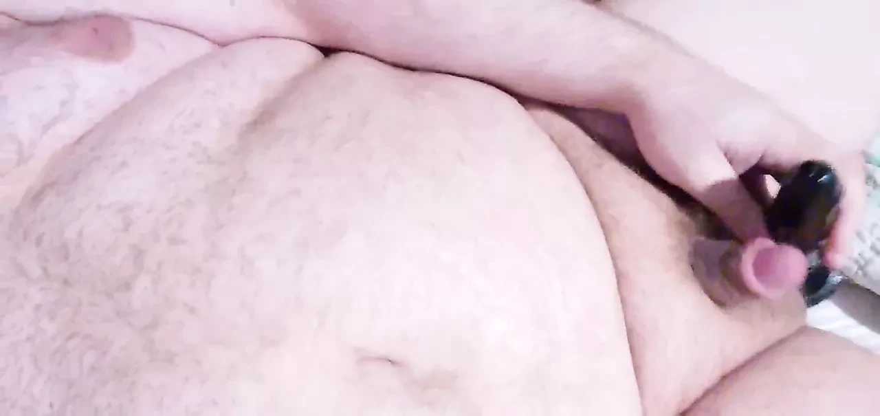 Je frotte ma bite avec un gode