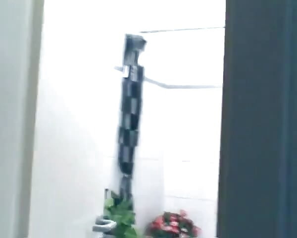 Mamă sexy germană care se joacă cu pizda ei la duș