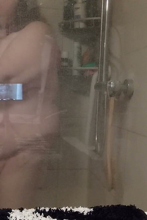 I'm Taking a Nude Shower
