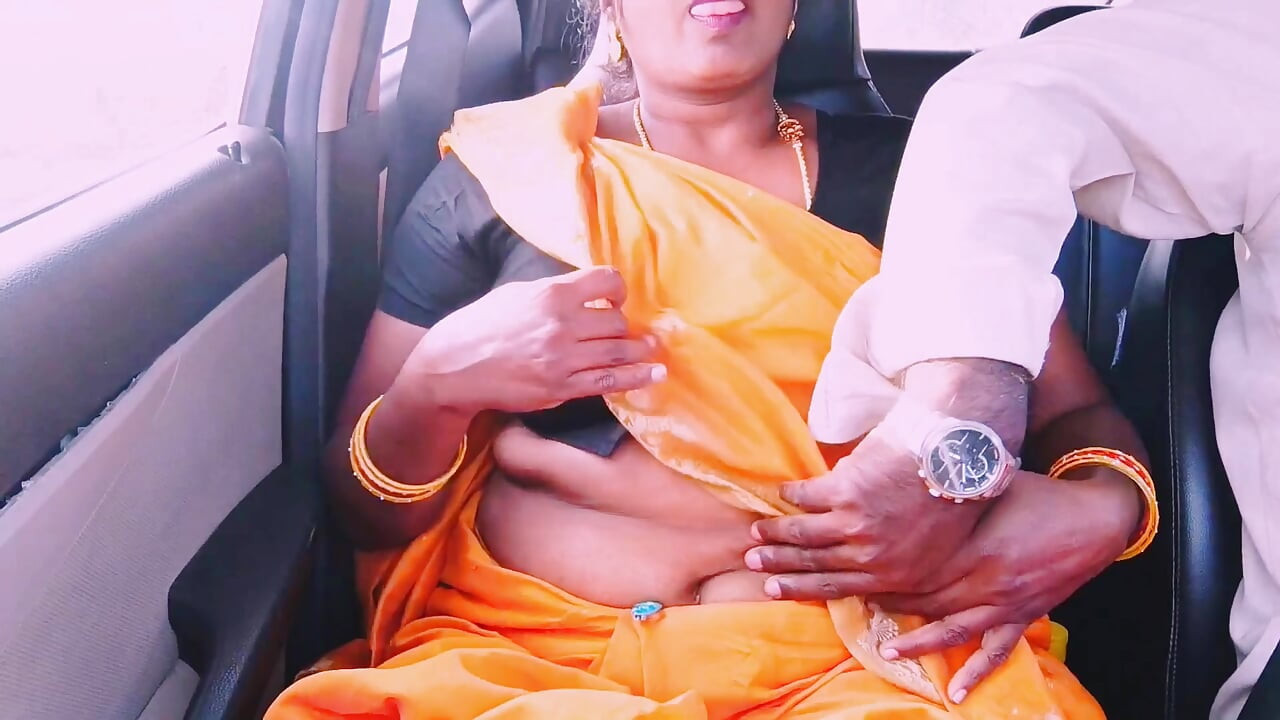 Desi saree služka v autě sex Telugu sprosté řeči.
