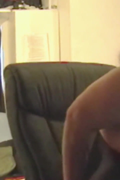 Šou na kameri u crnom delu 1 ples i striptiz