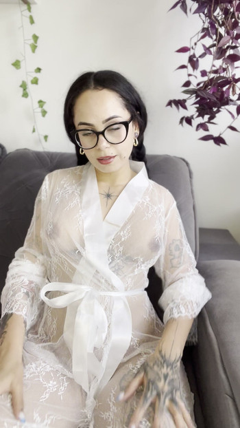 هل يمكنني أن أهمس في أذنك الليلة بقوة؟ ✨