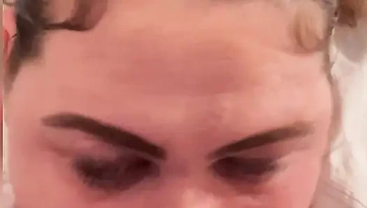 Сводная сестренка сосет у меня, пока моя бывшая в разврате продолжает звонить мне глупым шлюхам