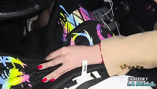 Я занимаюсь сексом в машине с бойфрендом моего лучшего друга, пока он водит меня домой в любительском видео!!!