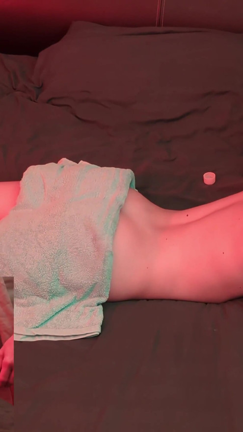 Amateur massage with cumshot on my face (Italian dialogues) | Clip 1