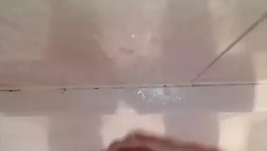Duşta mastürbasyon ve boşalma 02