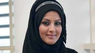 Gman goza no rosto de uma garota árabe sexy em hijab (homenagem)