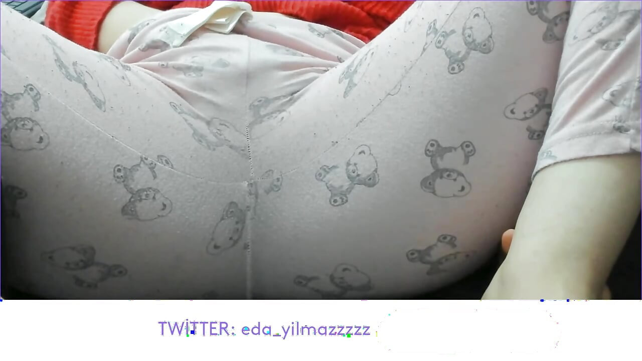 MASTURBATION EN PYJAMA - CARESSE DE CHATTE EN PYJAMA - PORNO TURC