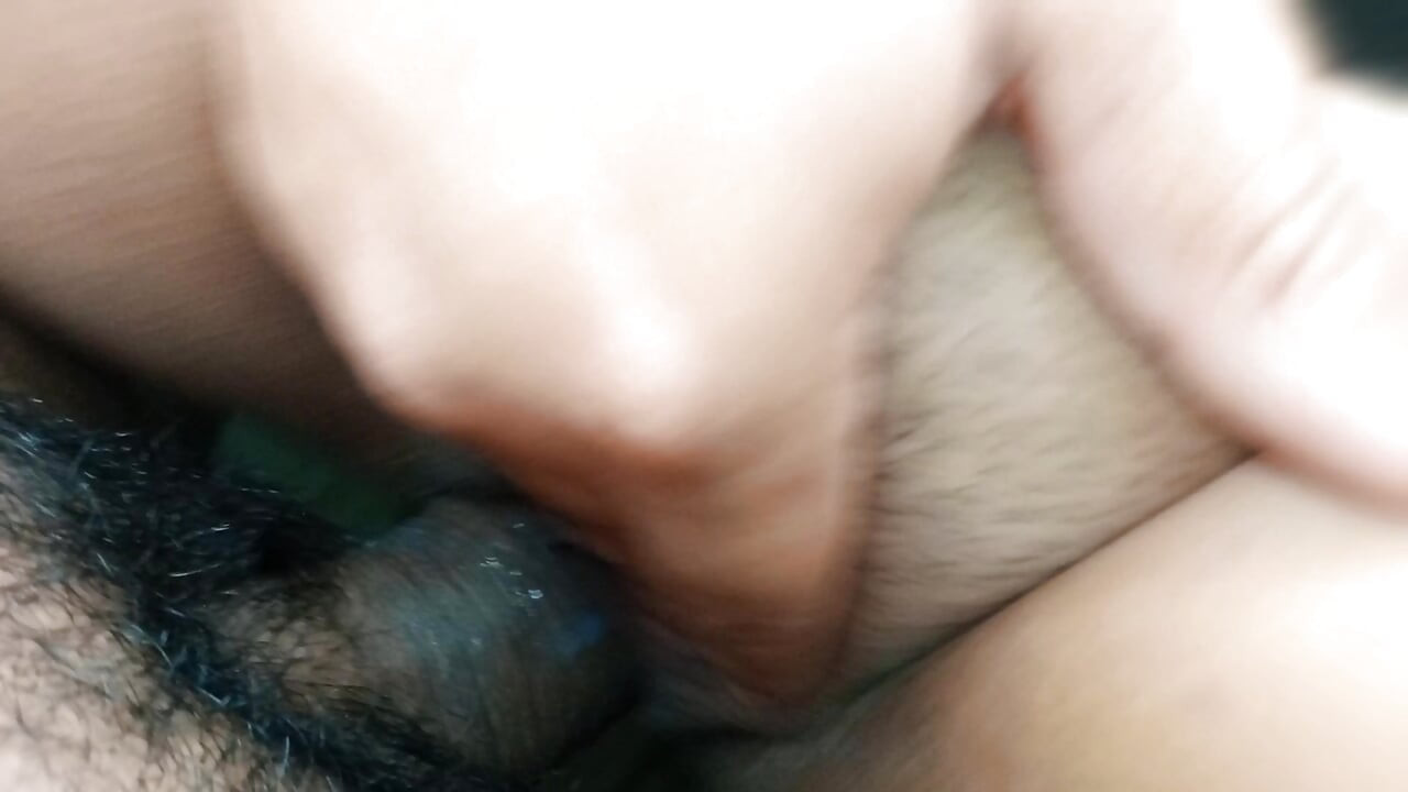 Eu fodi a namorada do meu amigo quando ele saiu