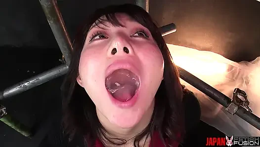 Reia Hoshinos Mund ist Mai Imais Weihnachtsgeschenk - nasse zunge, tropfender Spieß, ein devoter und gehorsamer kleiner Rotkäppchen.