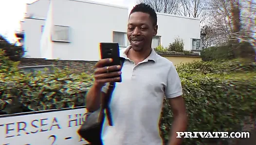 Victoria Pure принимает большой черный член в фантастическом межрасовом трахе