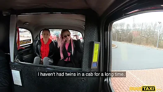 Fake taxi - edepsiz sarışınlar en yakın arkadaşlar Avrupalı taksici tarafından sikiliyor