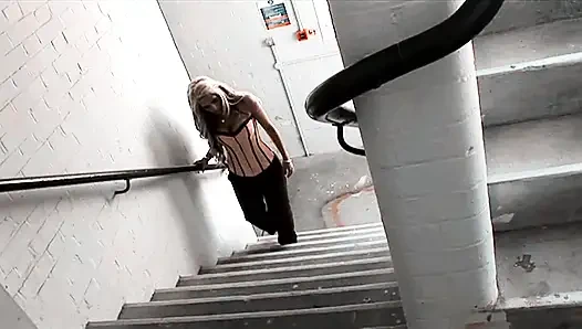 Cewek nakal rambut pirang dengan toket besar ini dientot habis-habisan di amsterdam vol 1