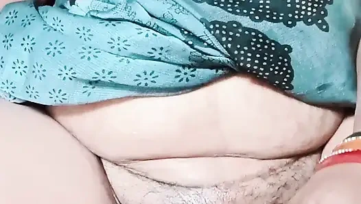 Sanskaari deshi hot Housewife ki Bur Choot ka Paani